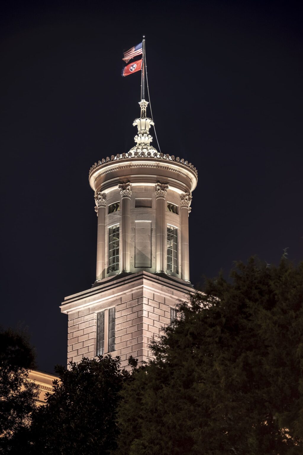 photo of TN State Capitol at night